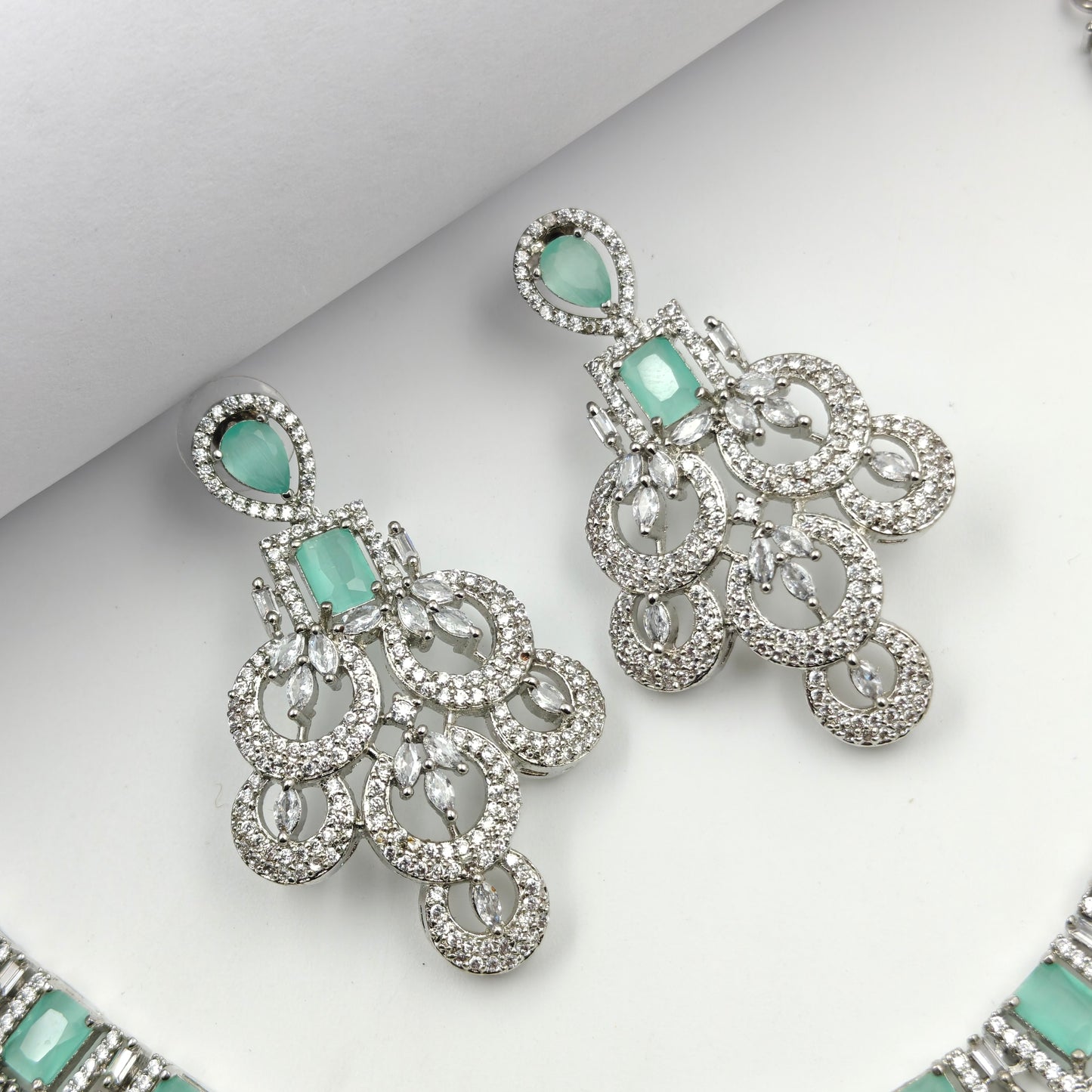 13156 Platinum necklace with maangtika