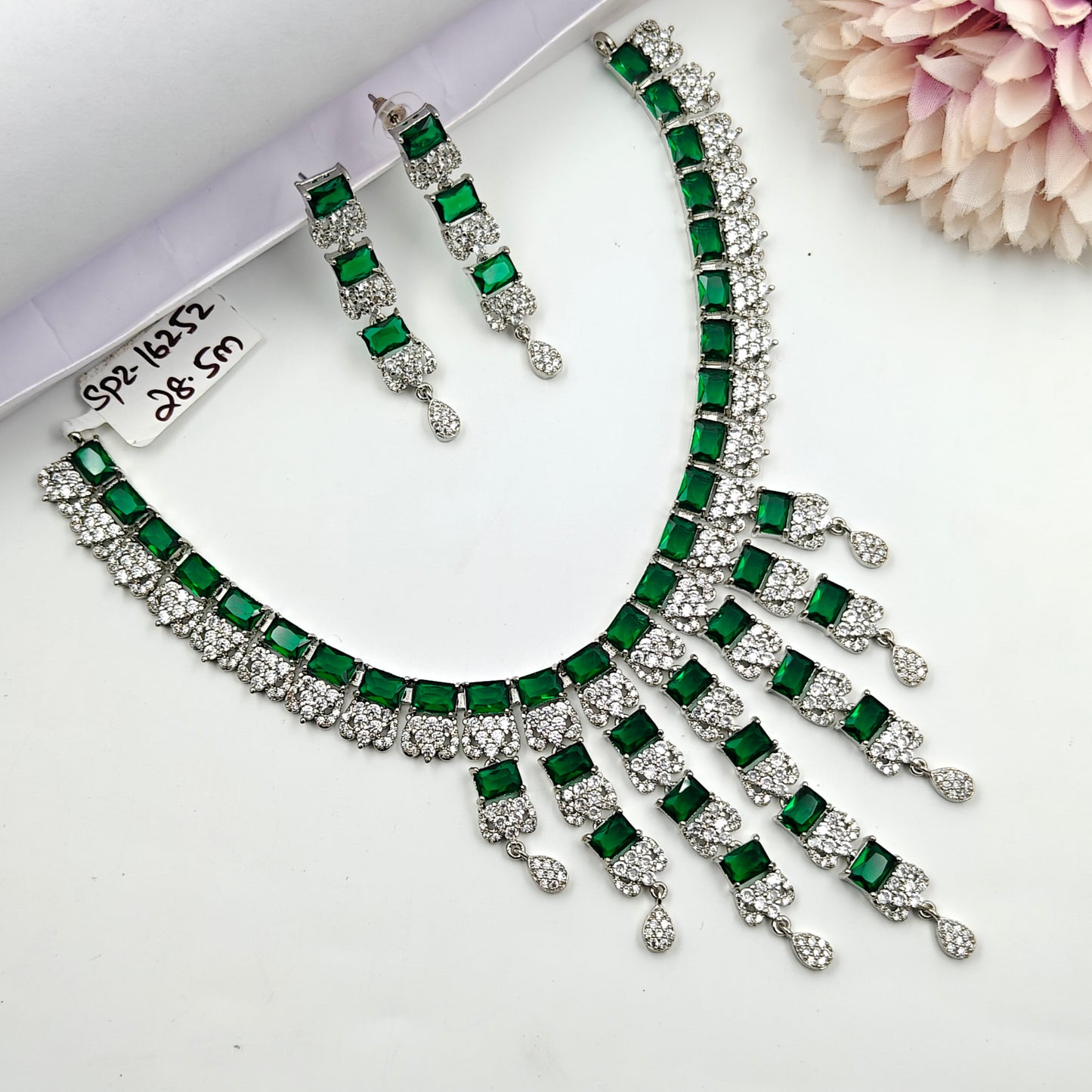 Platinum layers necklace