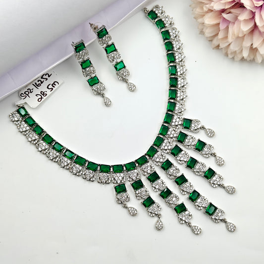 Platinum layers necklace