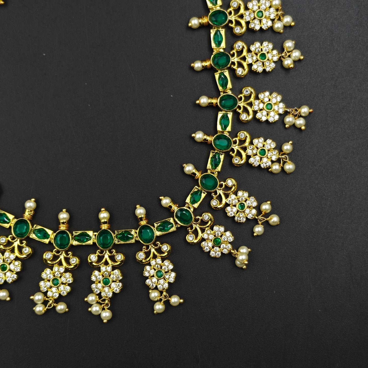 1098 Guttapusalu Free Short Necklace Set