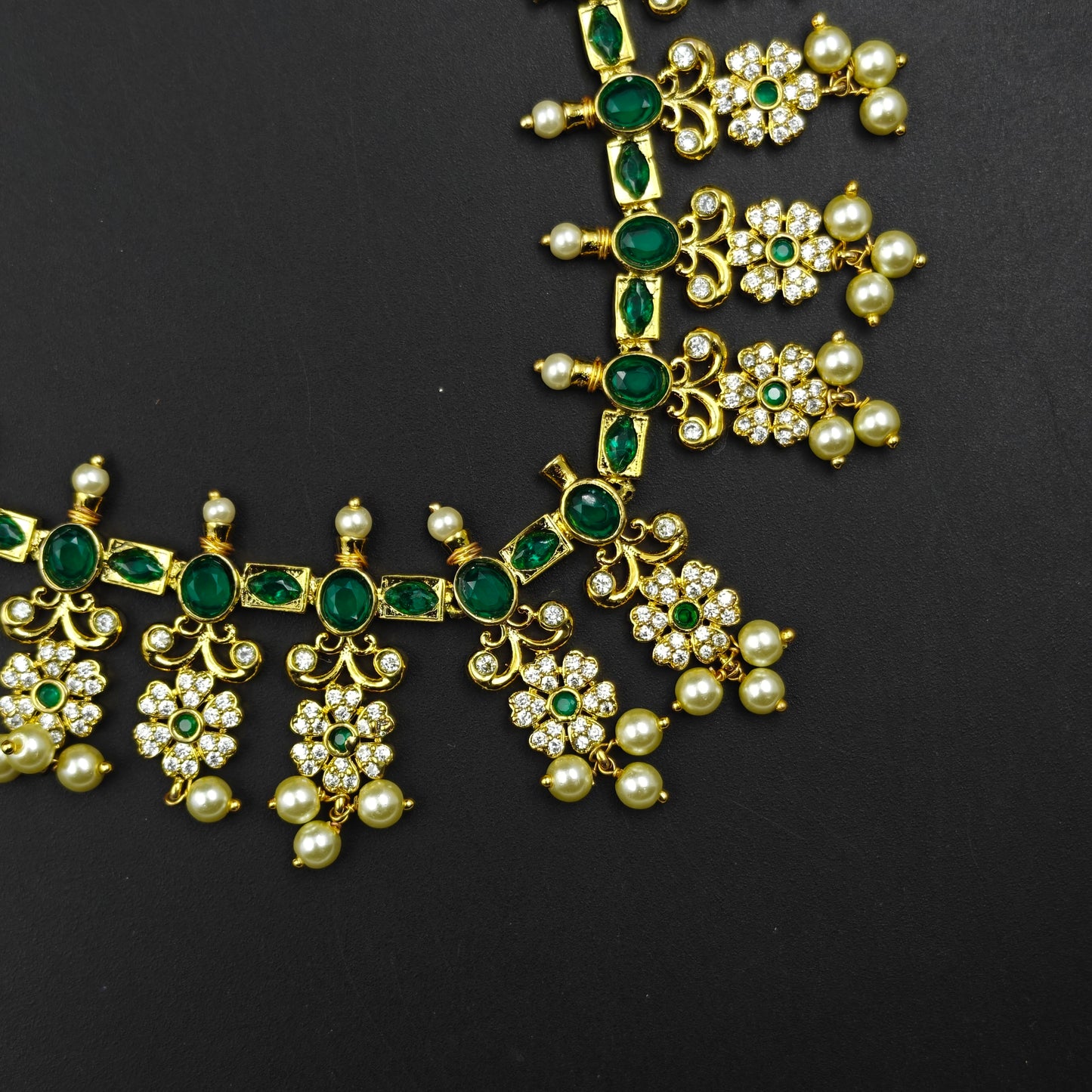 1099 Guttapusalu Green Short Necklace Set