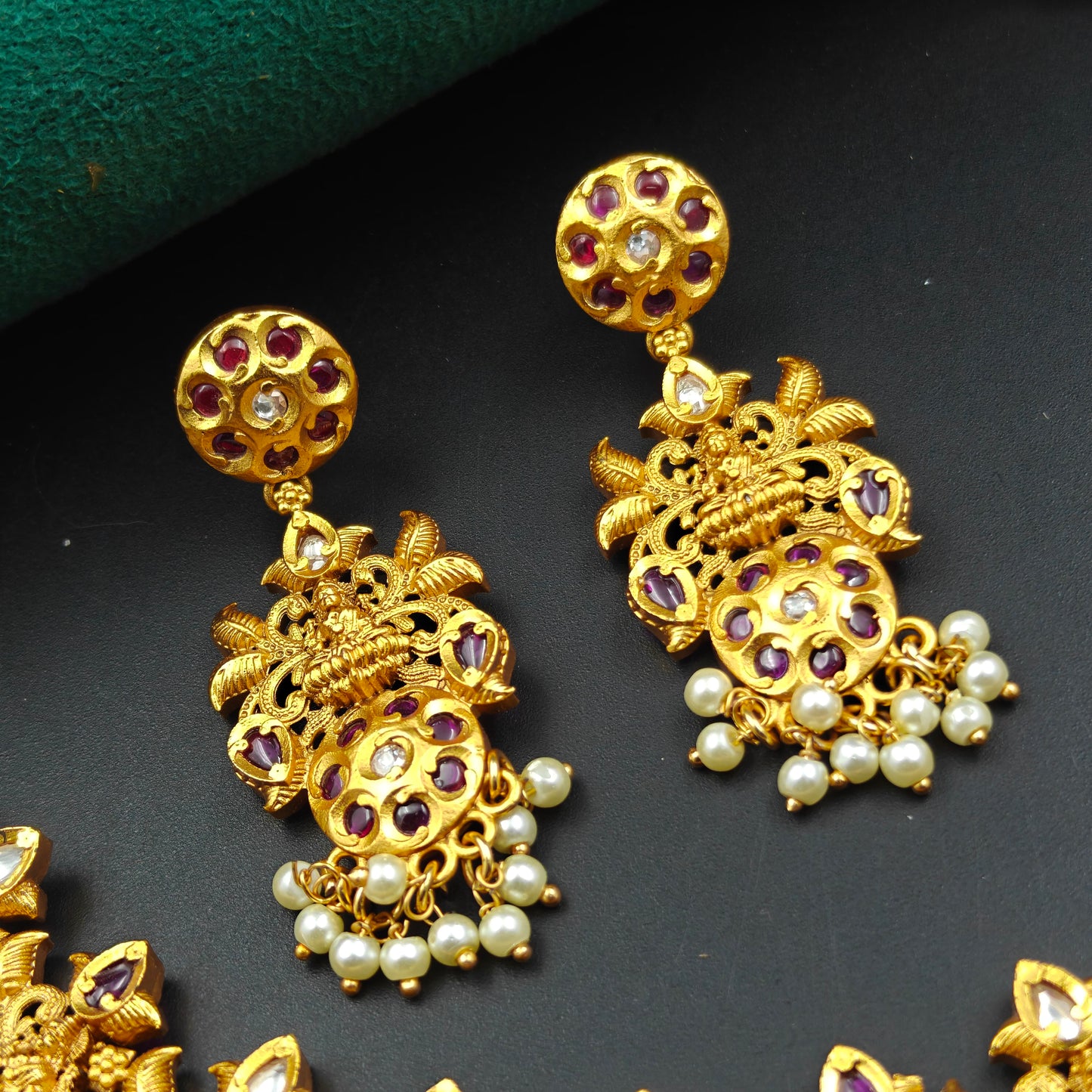 27577 Matte Short Guttapusalu Necklace