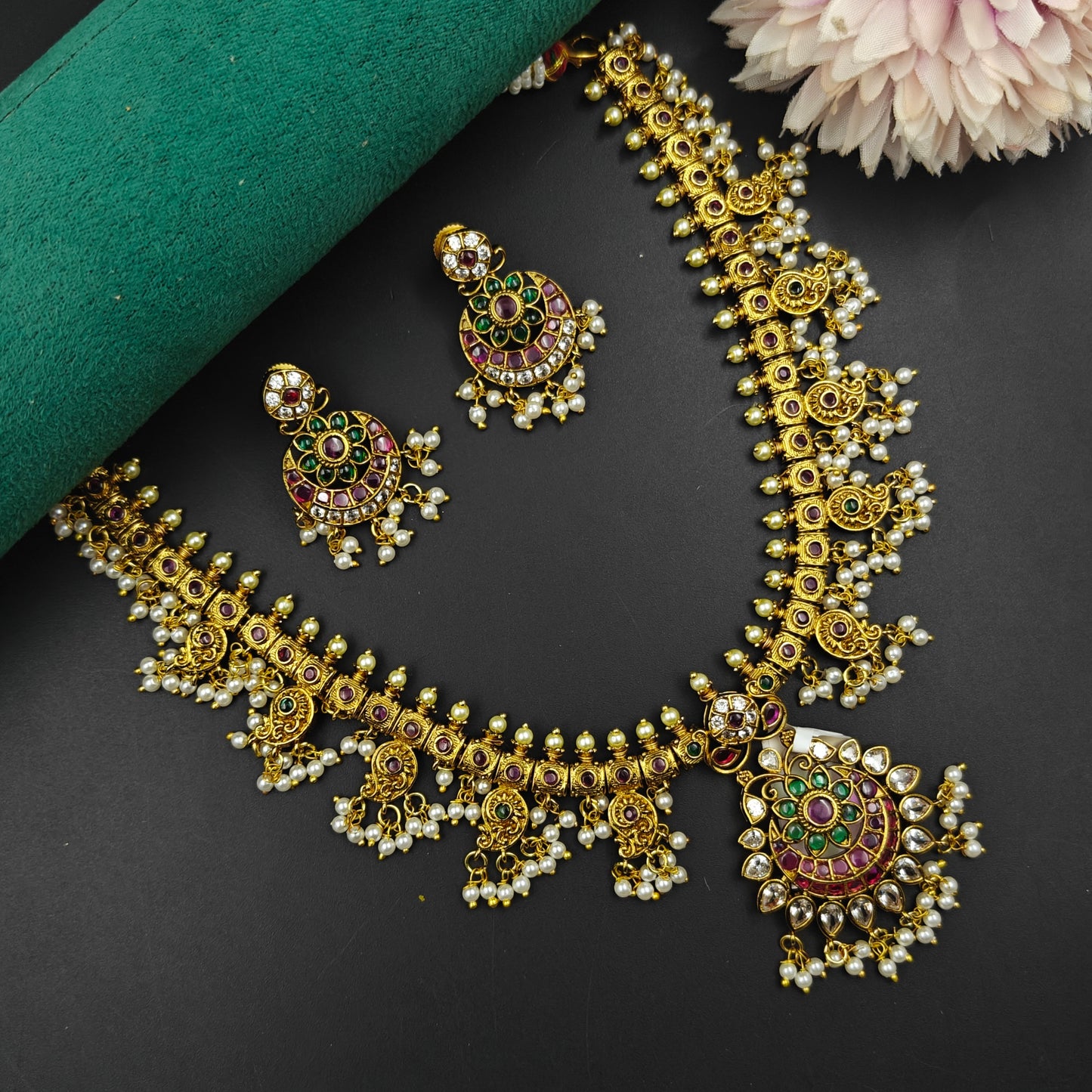 40584 Guttapusalu Short Necklace