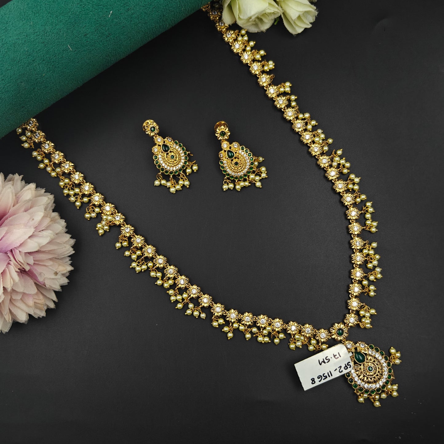 11568 Long Matte Necklace Green
