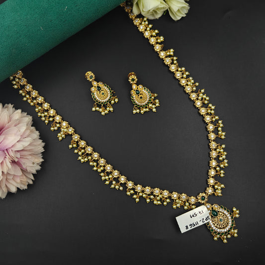 11568 Long Matte Necklace Green