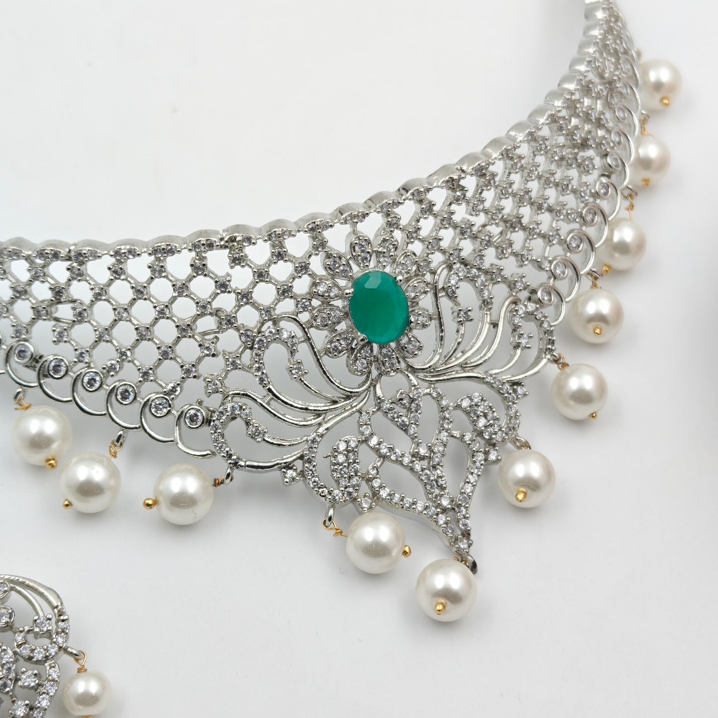 3449 Platinum Choker Green