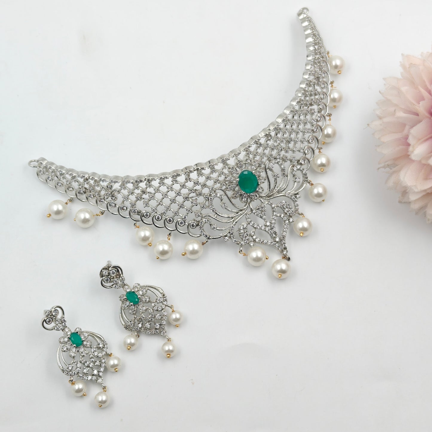 3449 Platinum Choker Green