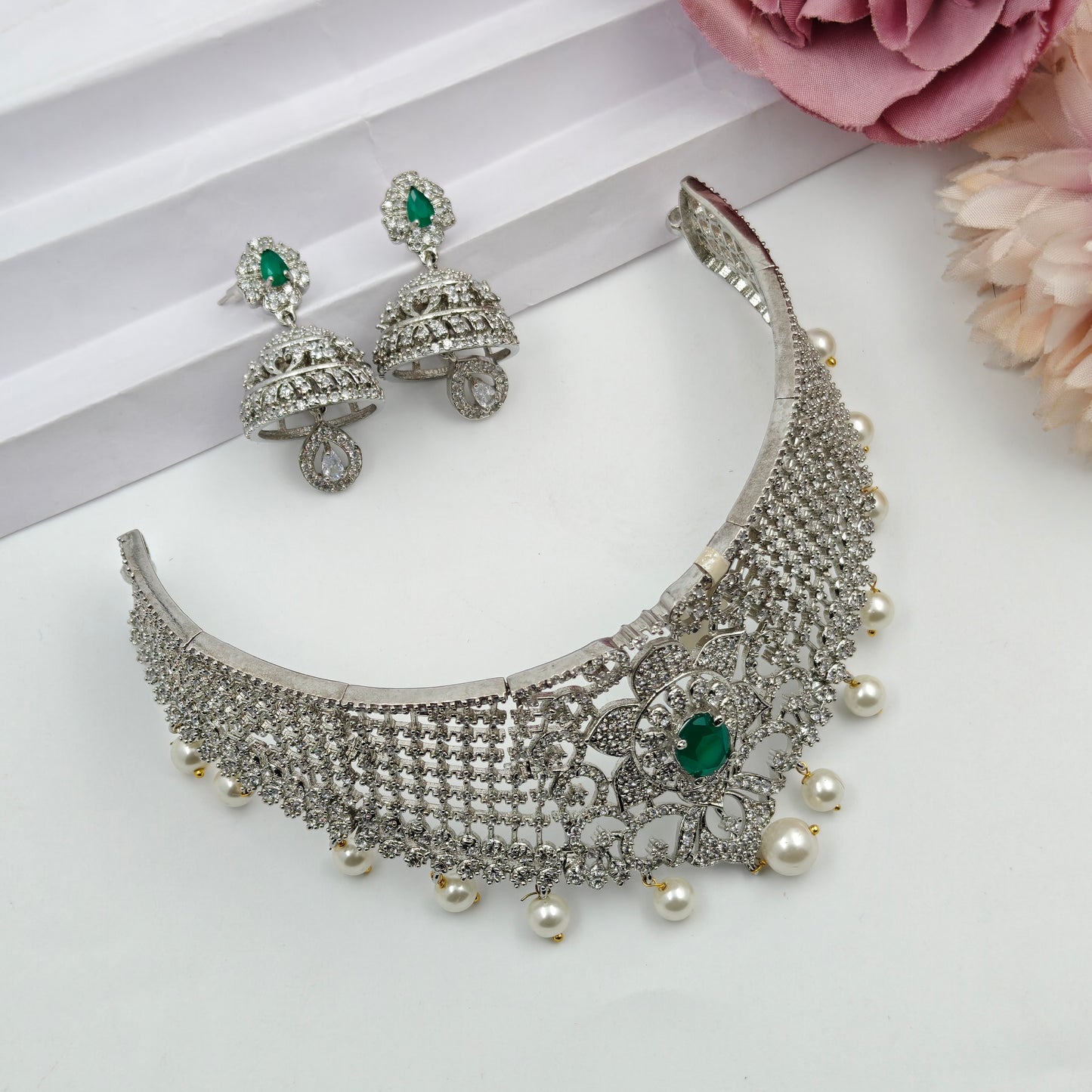3443 Platinum Choker Green