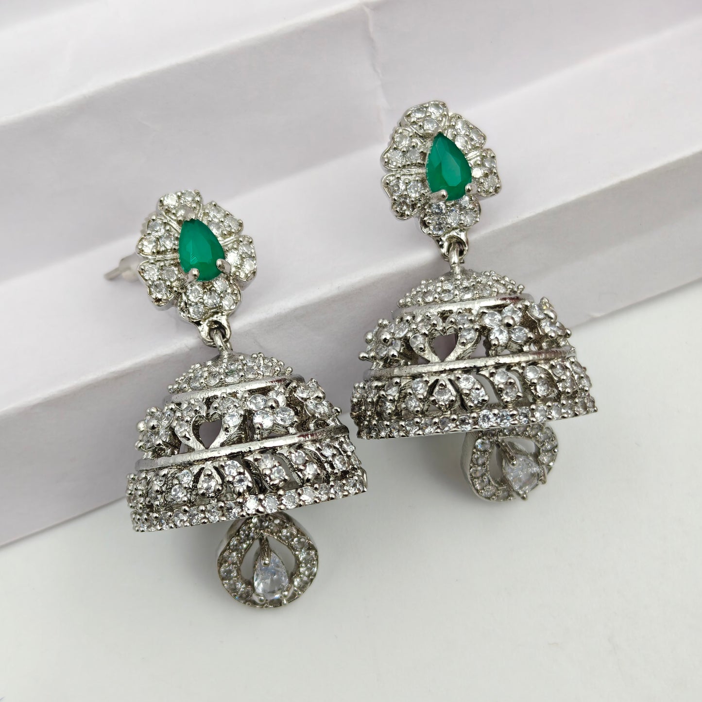 3443 Platinum Choker Green