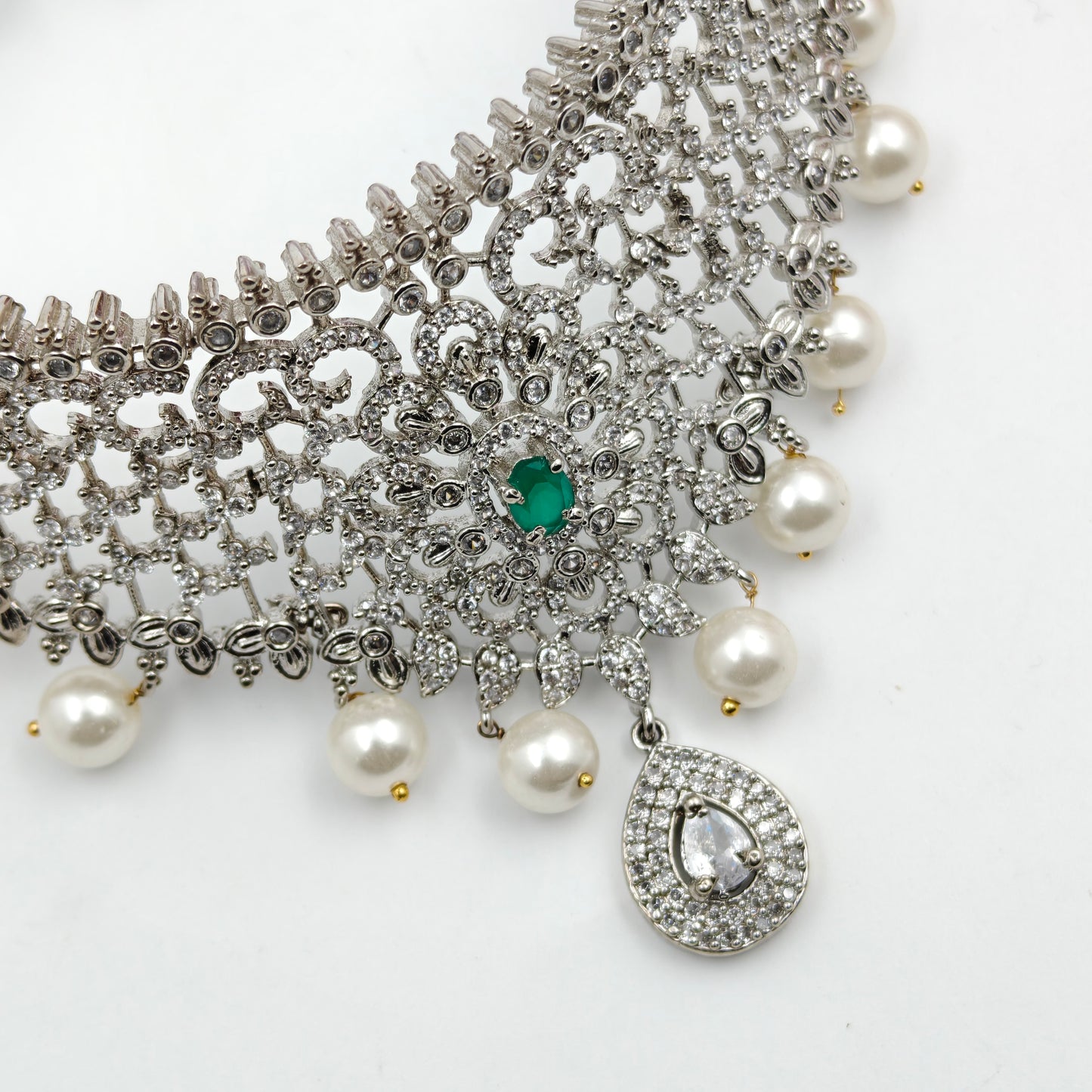 3446  Platinum Choker Green