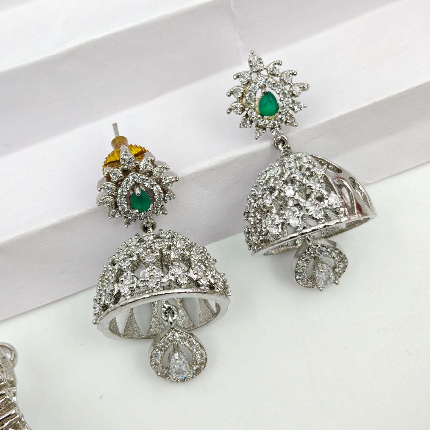 3446  Platinum Choker Green