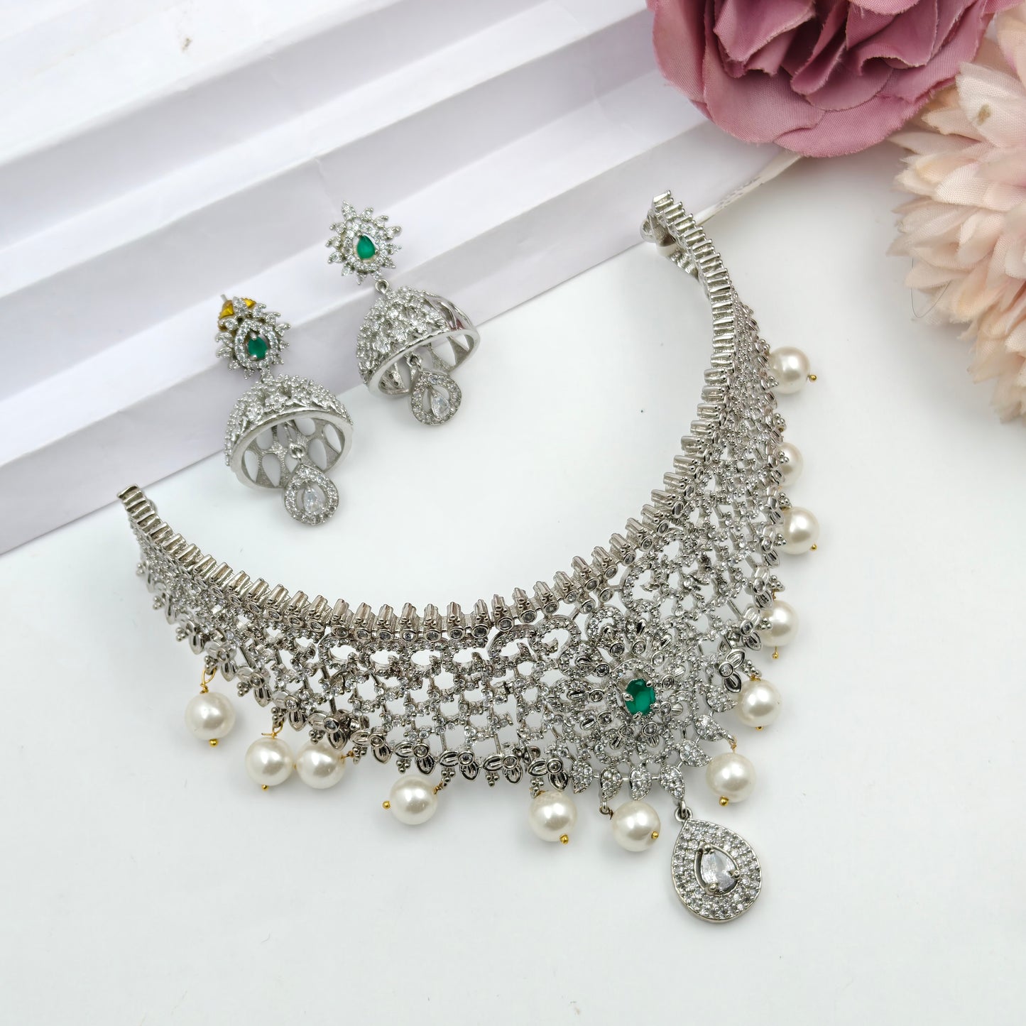 3446  Platinum Choker Green
