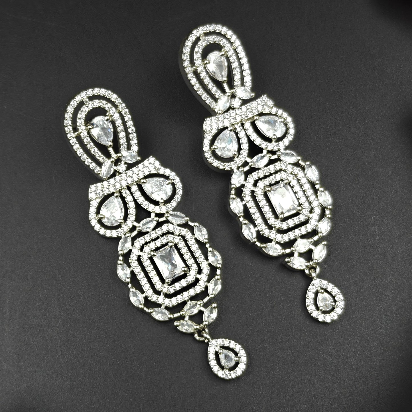 26866 Platinum Neck Choker White