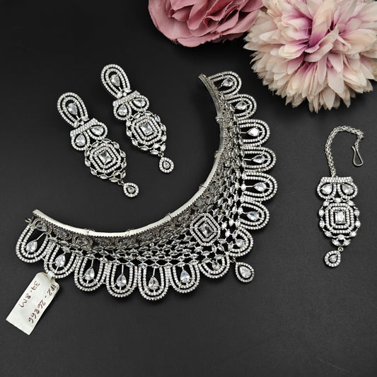 26866 Platinum Neck Choker White