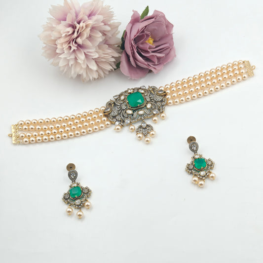 40666  Victorian green stone choker with Swaroski pearls