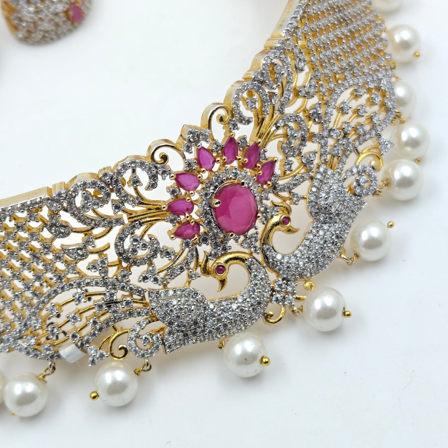 5767 GJ Peacock Choker Red