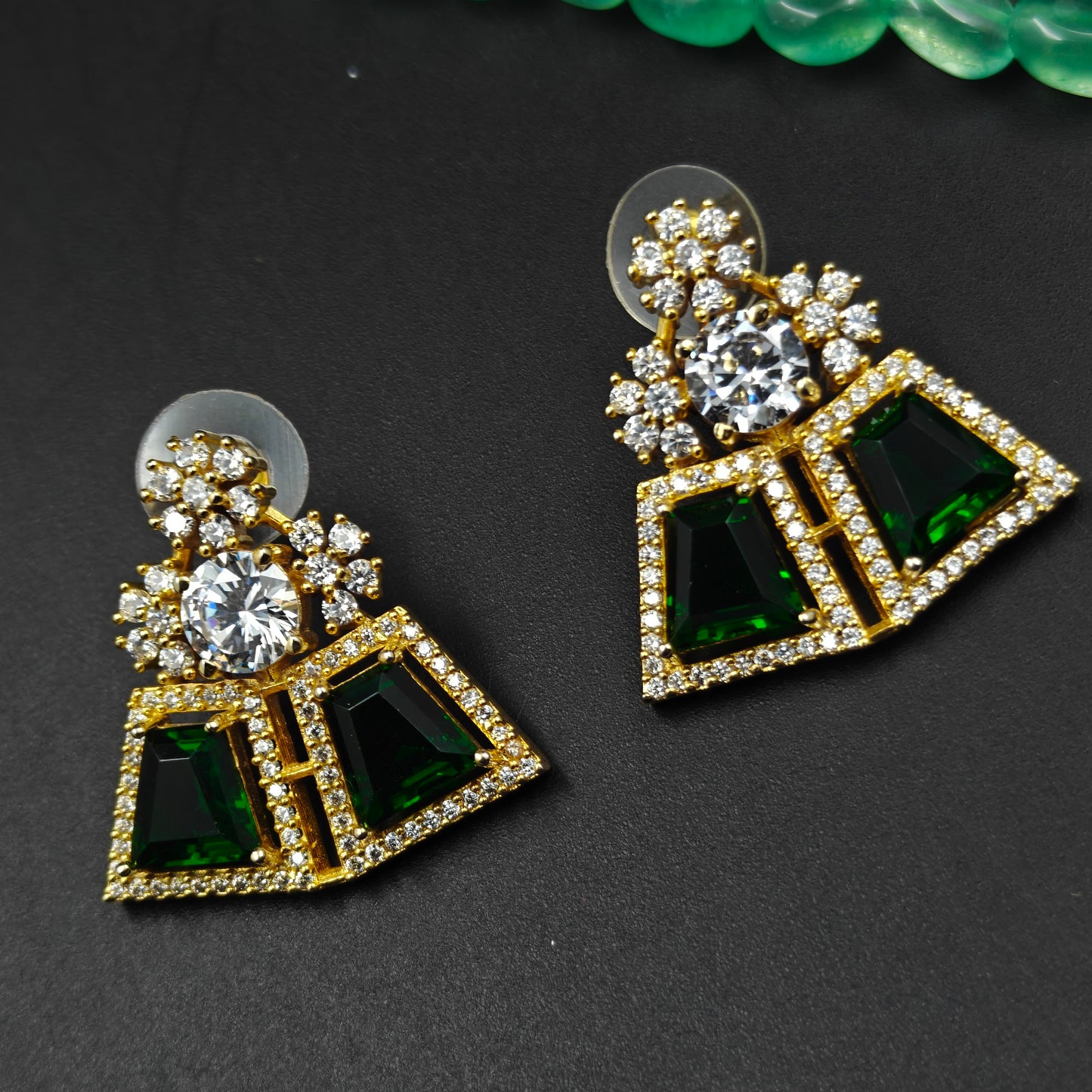 19607 3 Lines Green Beads Mala With Pendent Set