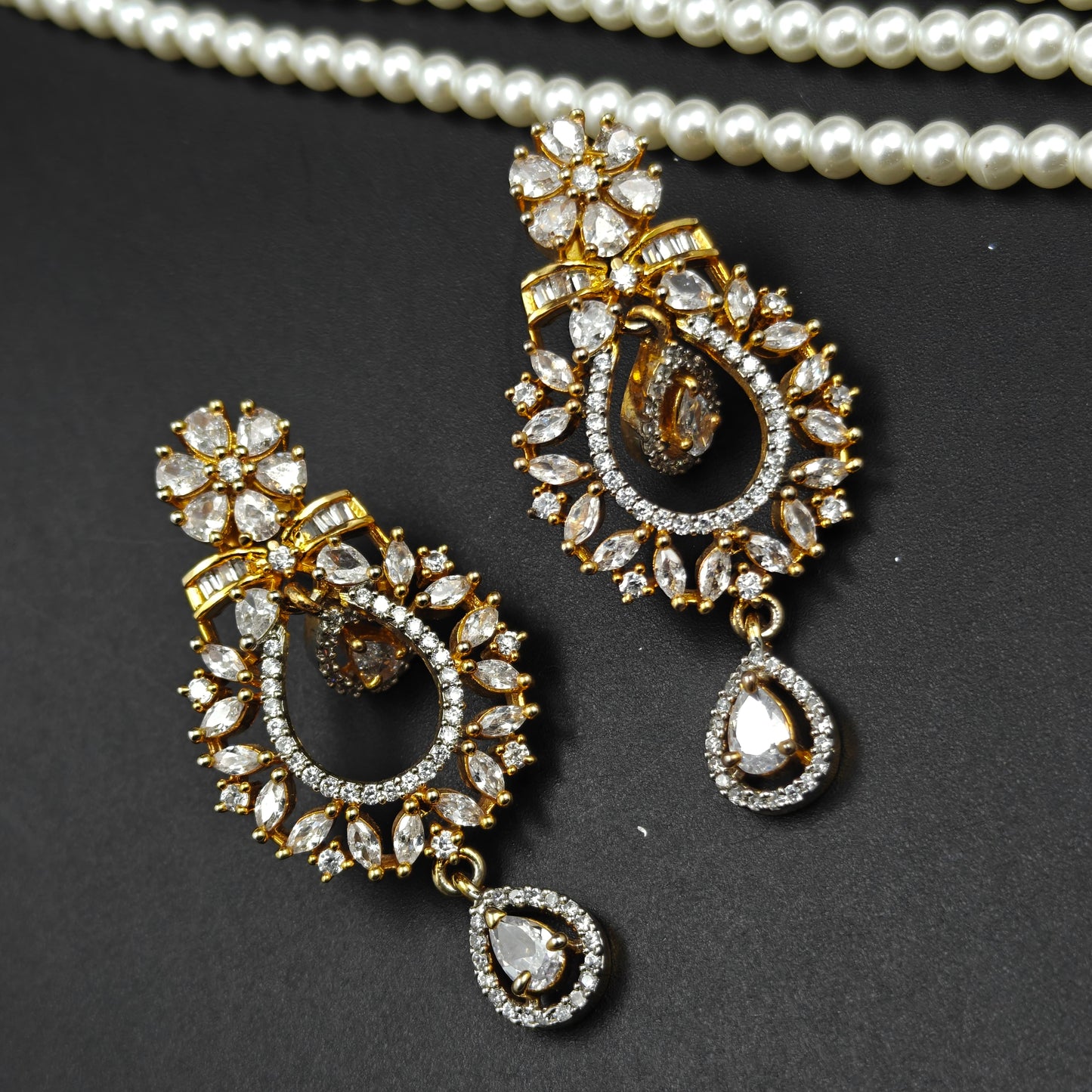 2465 AD White Pearls Raniharam