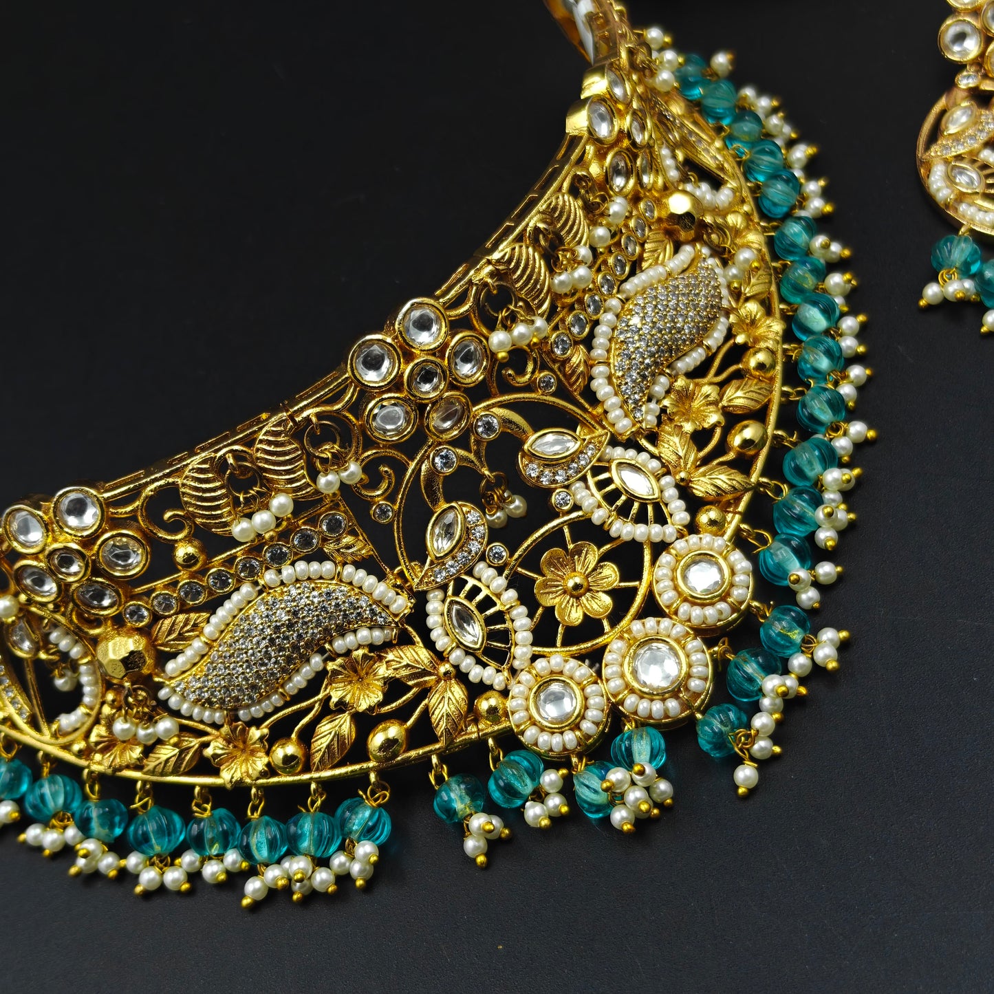 17675 GP Choker Blue Beads