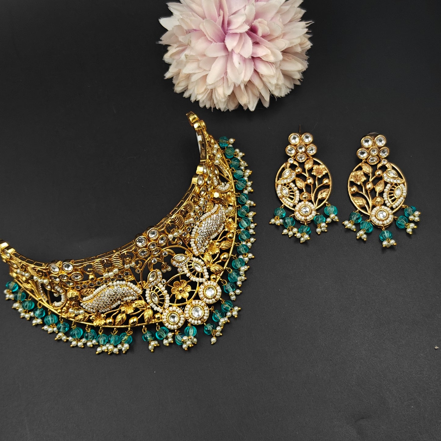 17675 GP Choker Blue Beads