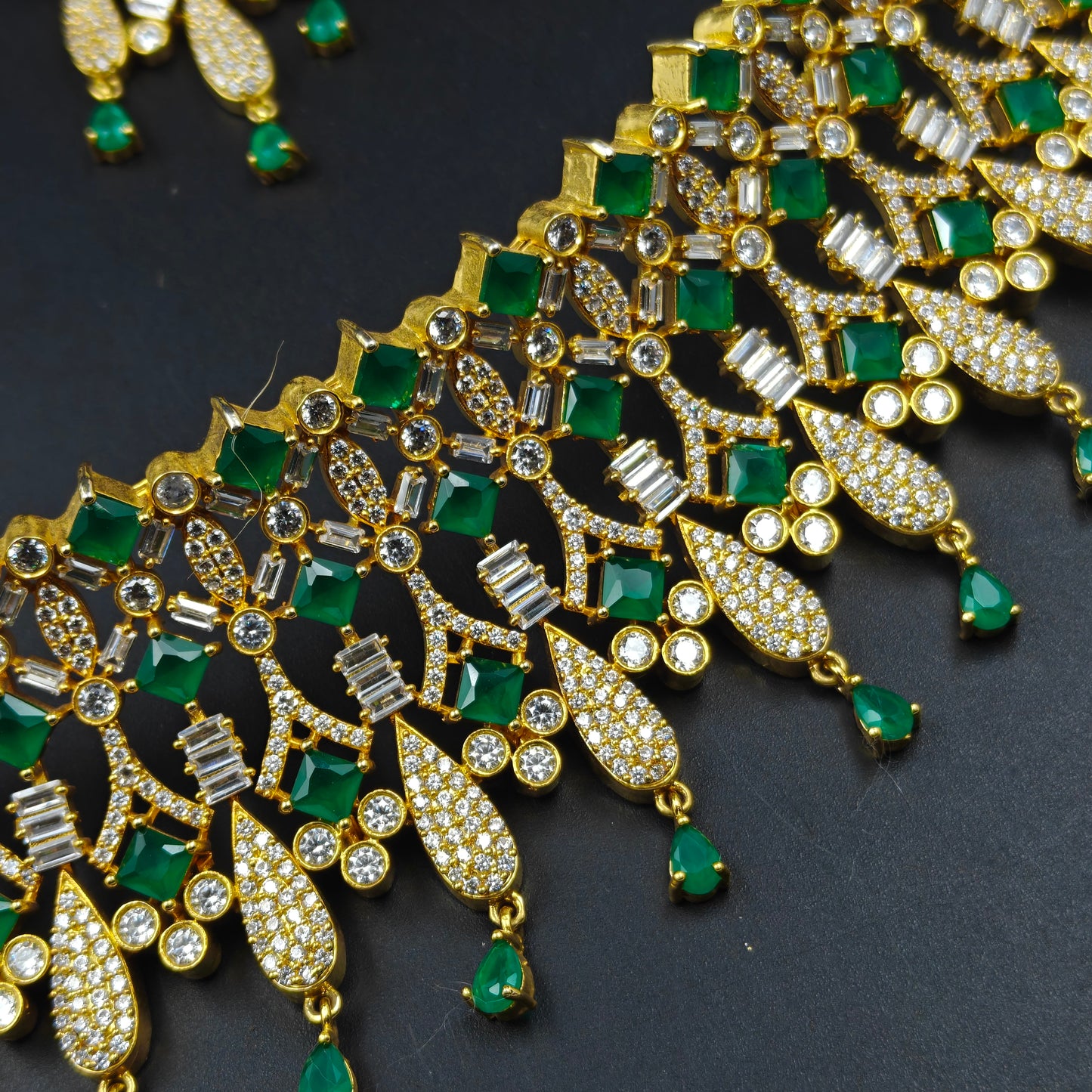 1950 GP Gold Stone AD Choker Green