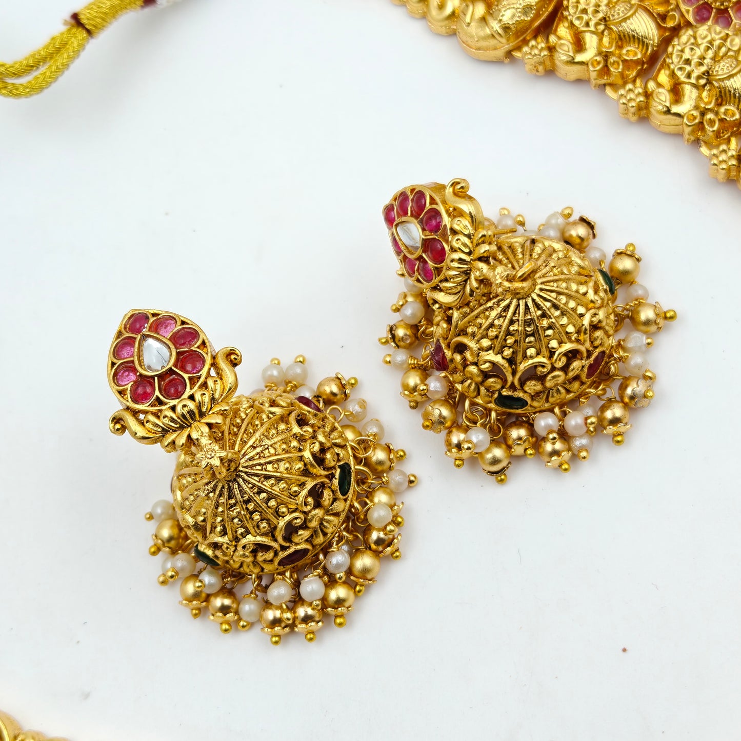 39387 pota stone mango necklace with golden balls