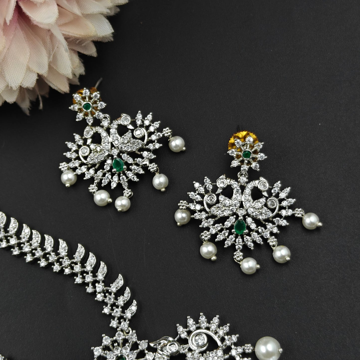 10457 Platinum Short Necklace Red