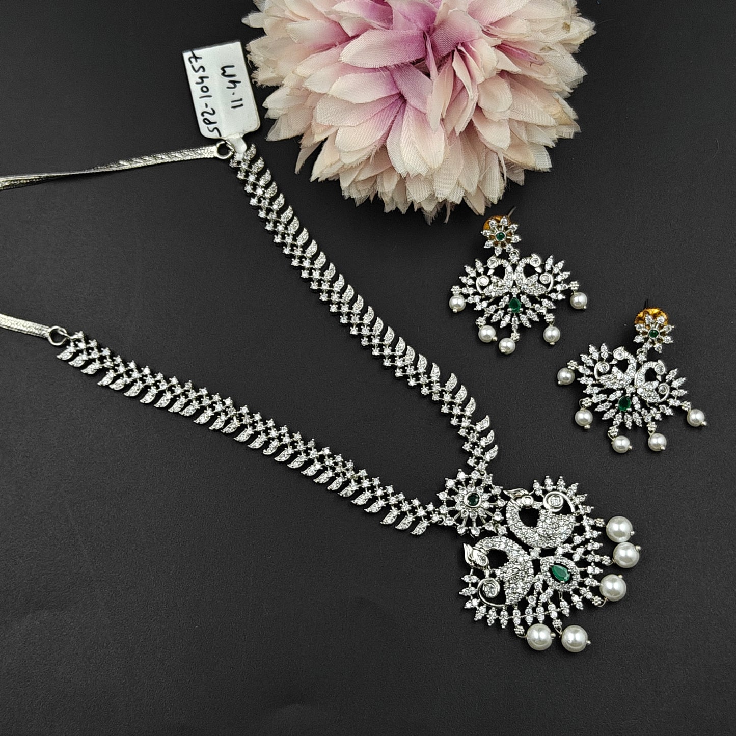 10457 Platinum Short Necklace Red