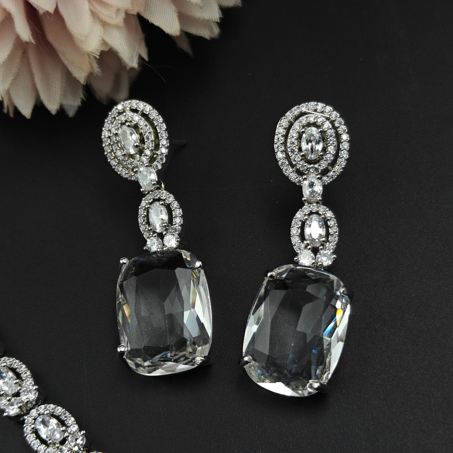 26906 Platinum Necklace White Square