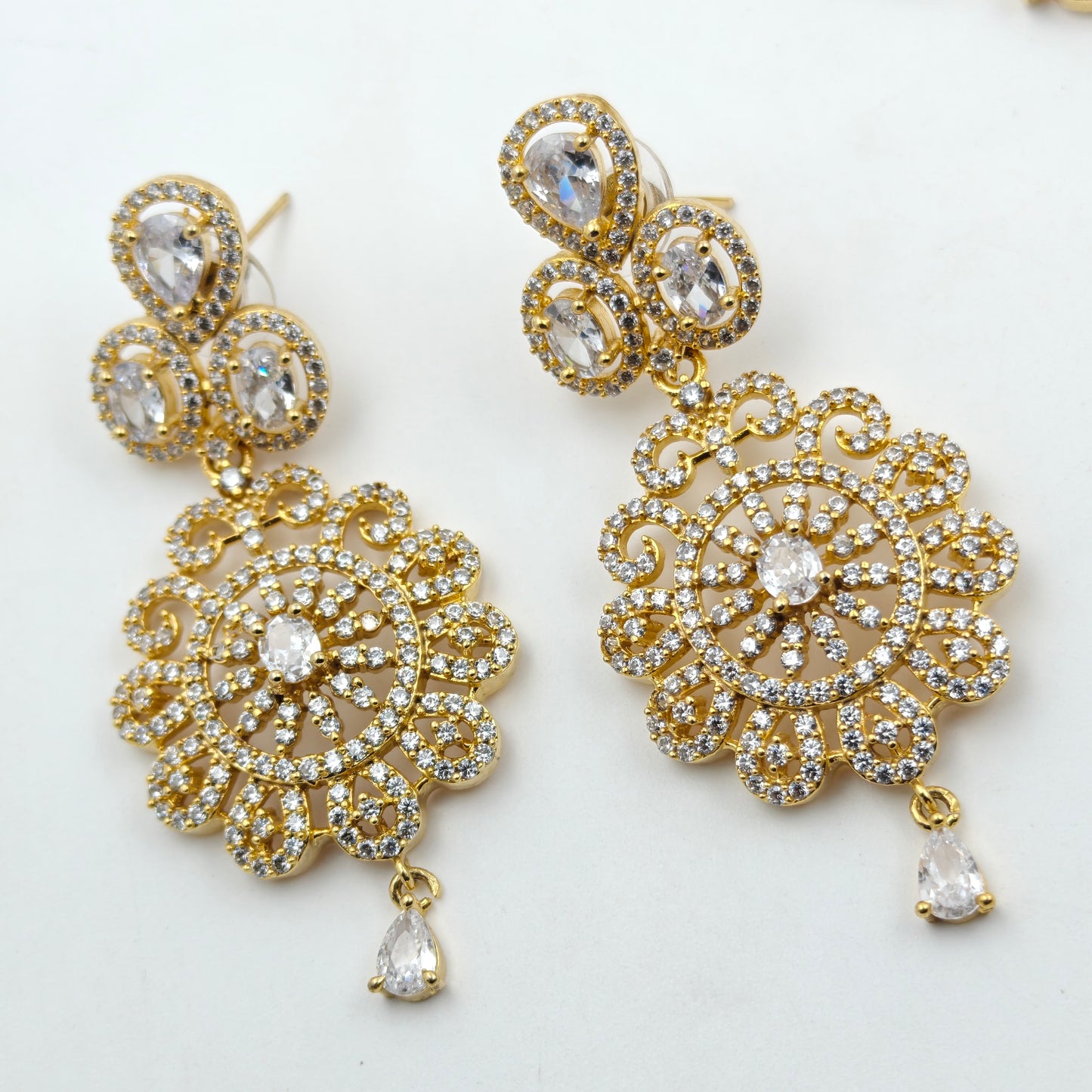 9138 Bridal Gold Polish Ranihaar with heavy locket and earrings