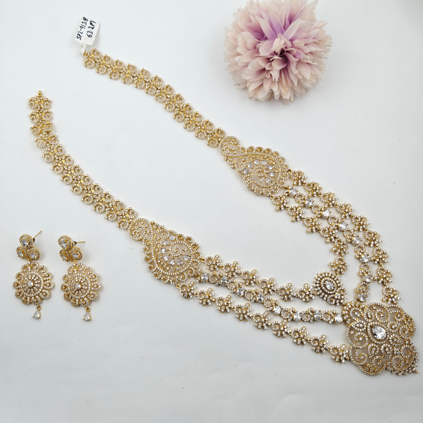 9138 Bridal Gold Polish Ranihaar with heavy locket and earrings
