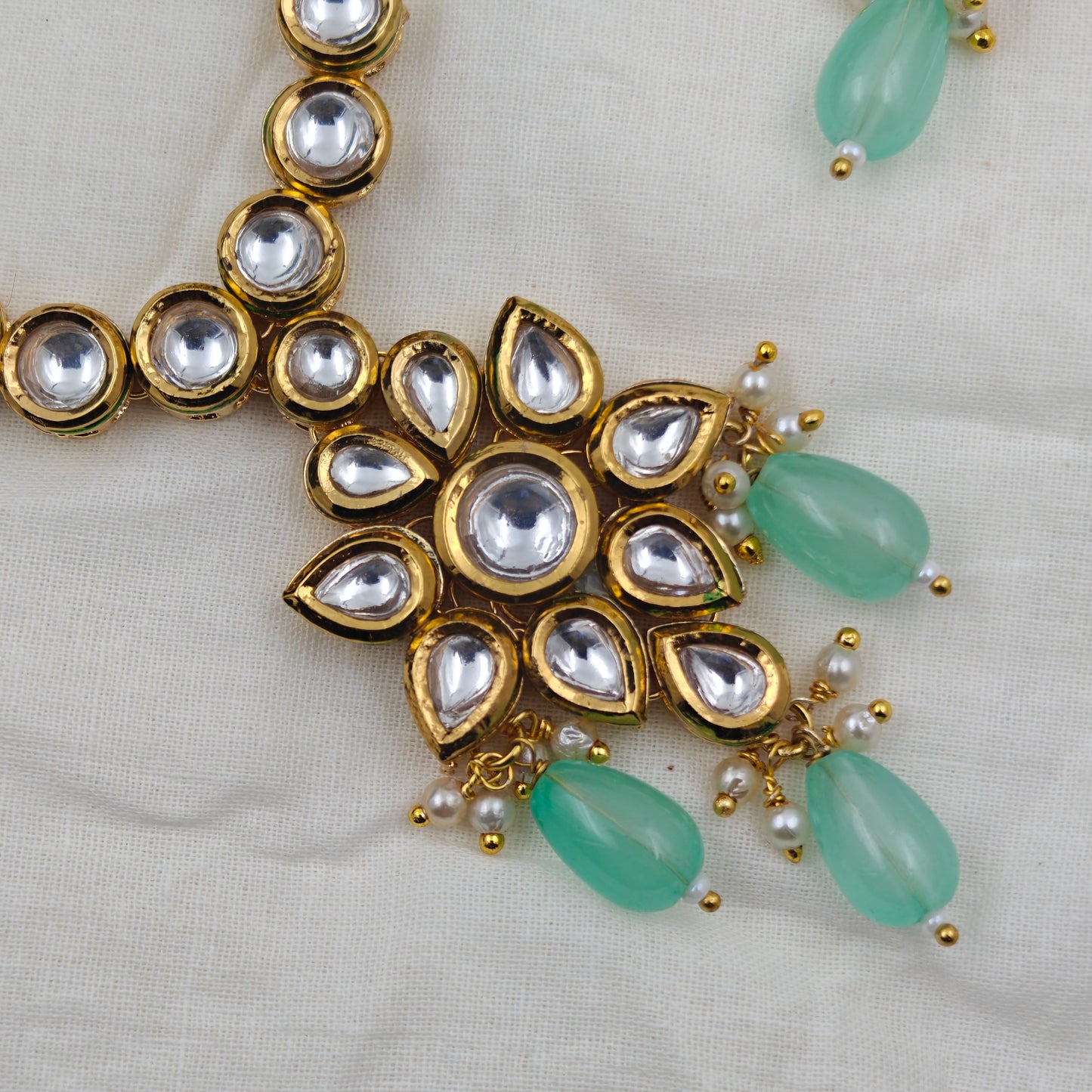 16816 menna kare Kundan simple necklace
