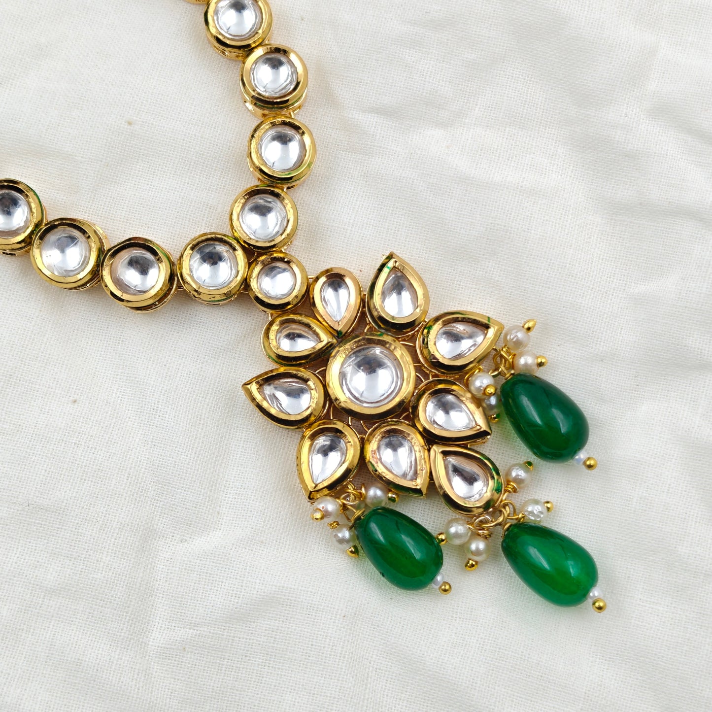 16811 Kundan Set With Green Beads