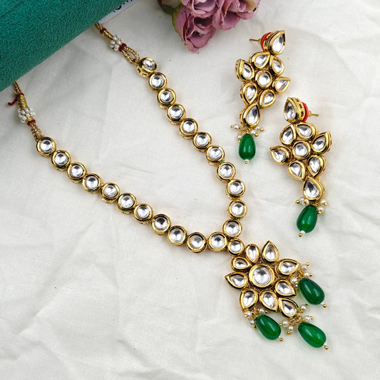 16811 Kundan Set With Green Beads