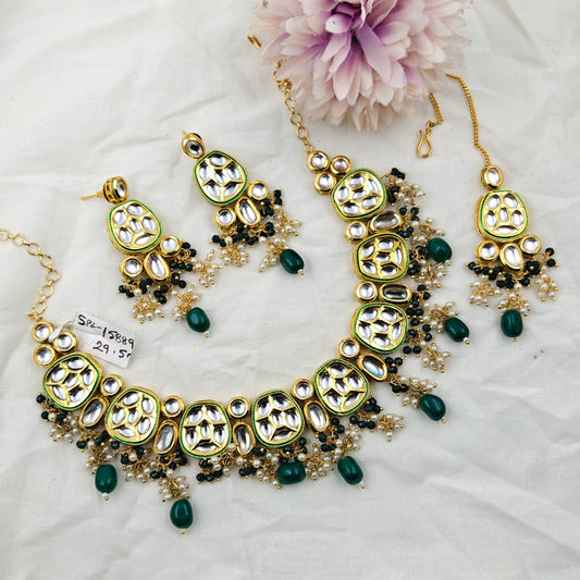 15889 Kundan Short Necklace Green