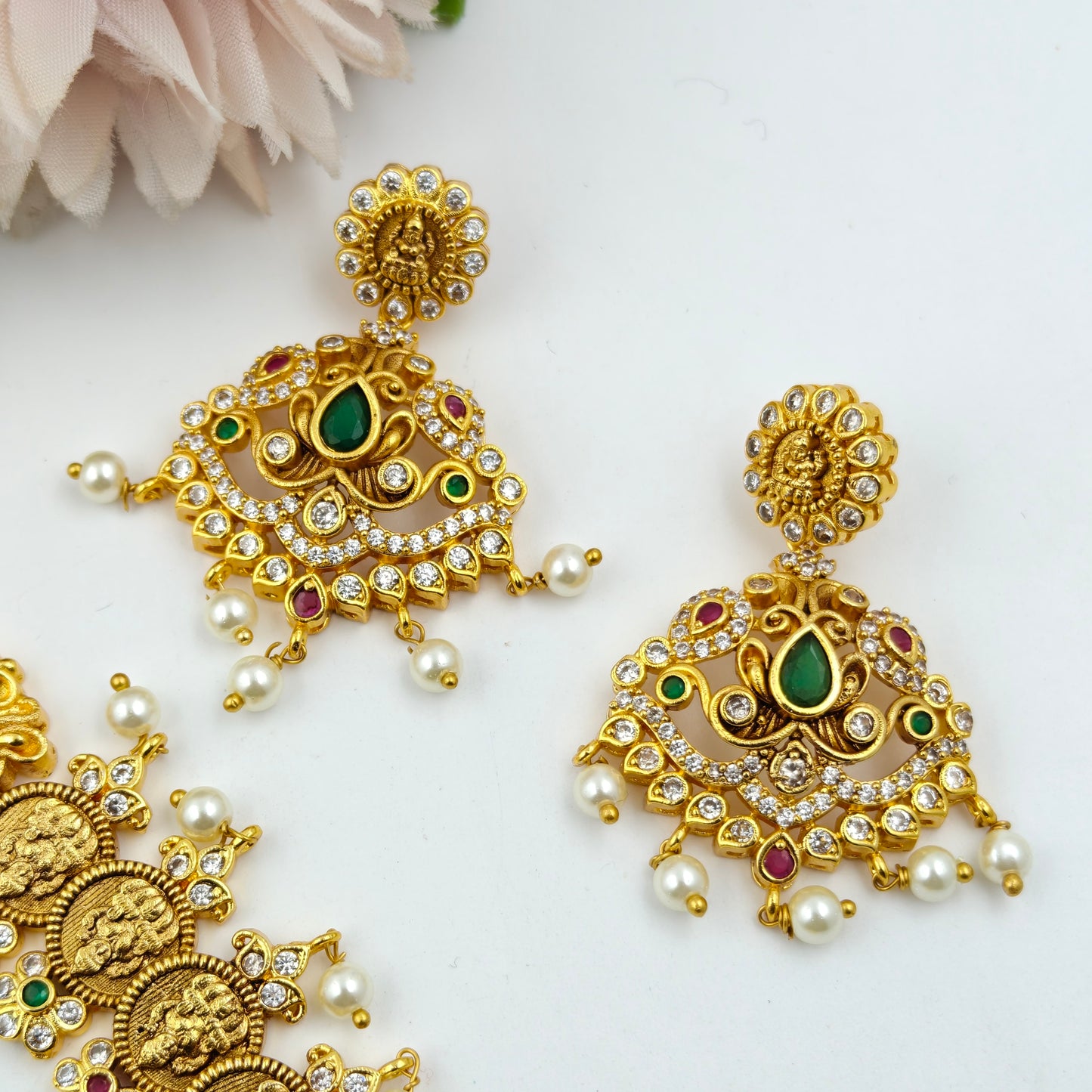 40840 Matte Kasulu Short Necklace Set With Locket