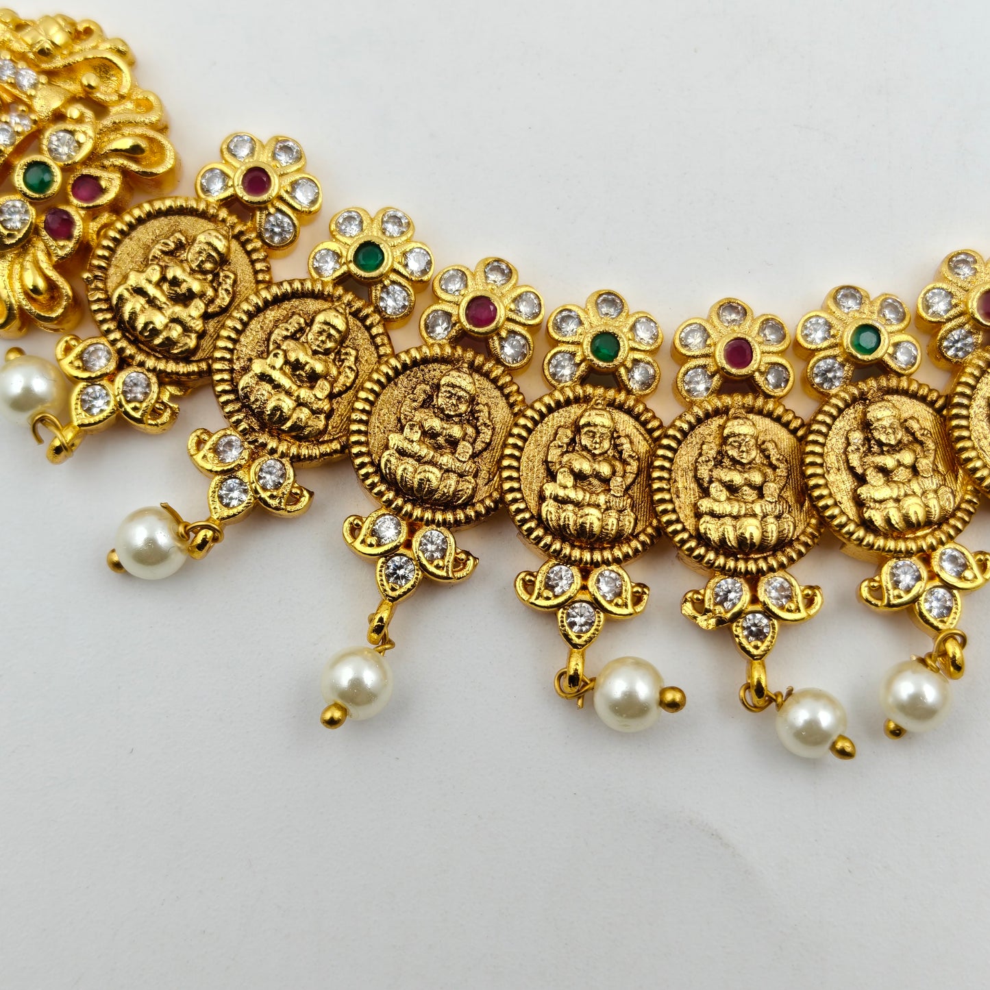 40840 Matte Kasulu Short Necklace Set With Locket