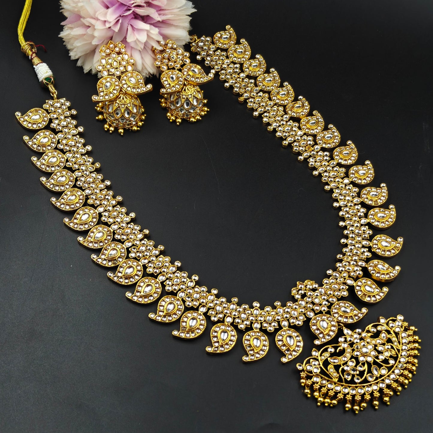 39504 Mango long full white and broad necklace with earrings