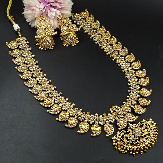 39504 Mango long full white and broad necklace with earrings