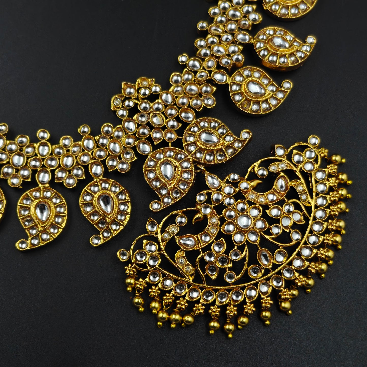 39504 Mango long full white and broad necklace with earrings