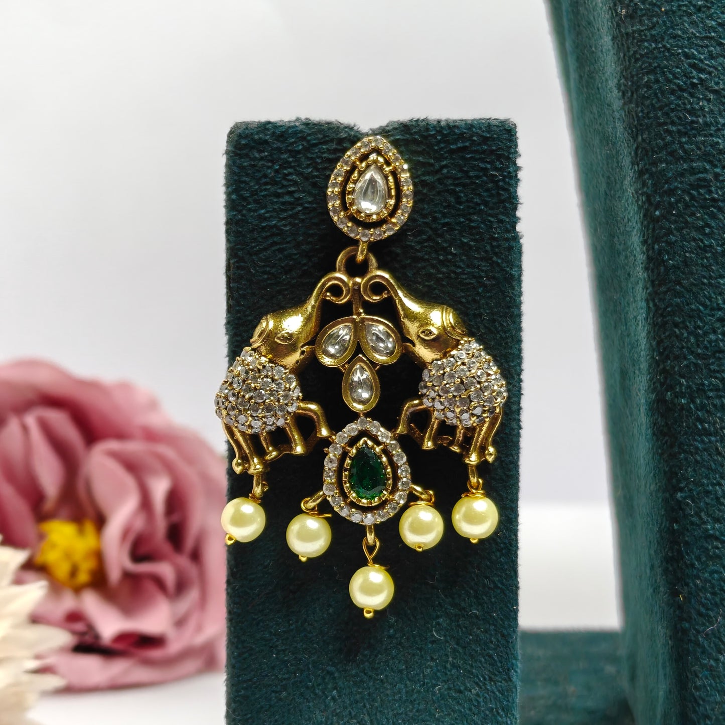 Victorian Elephant Short Necklace Green