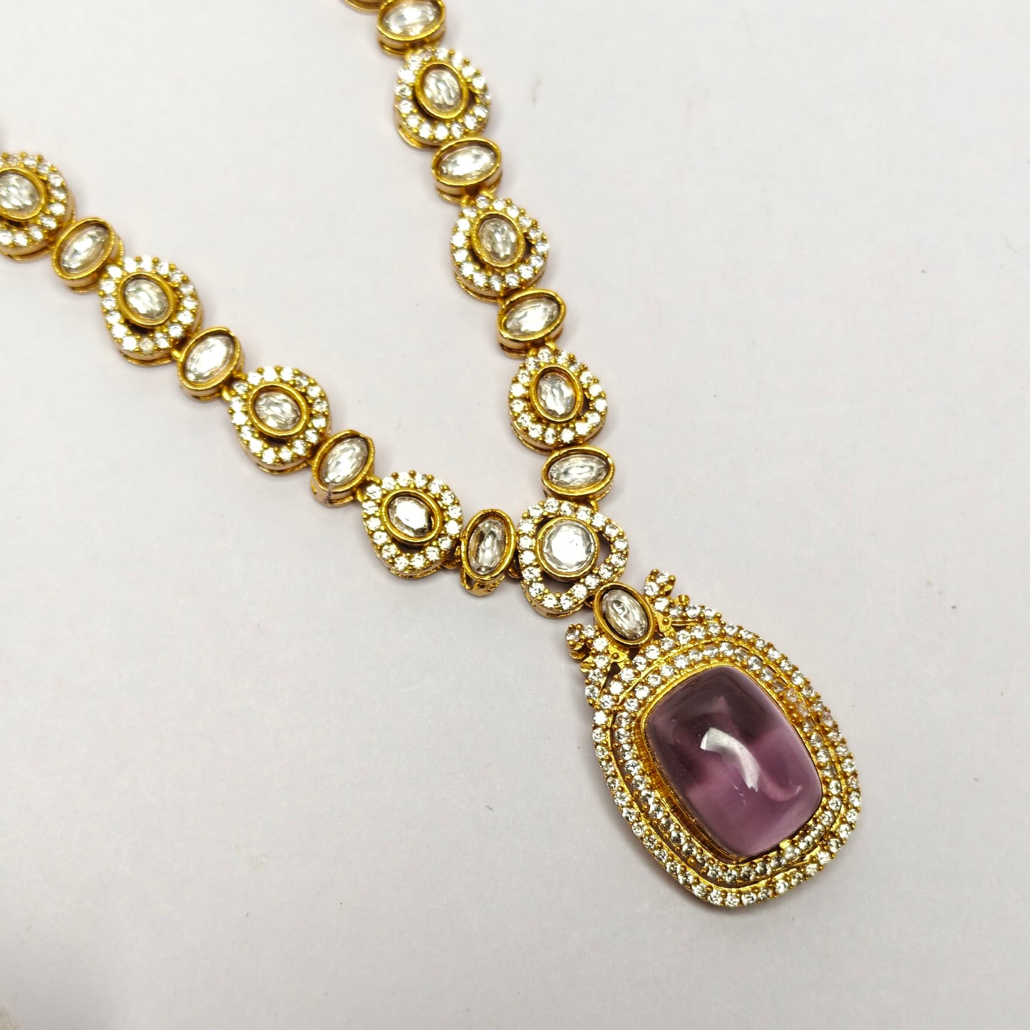 41017 Victorian purple short necklace with mozzonite stone