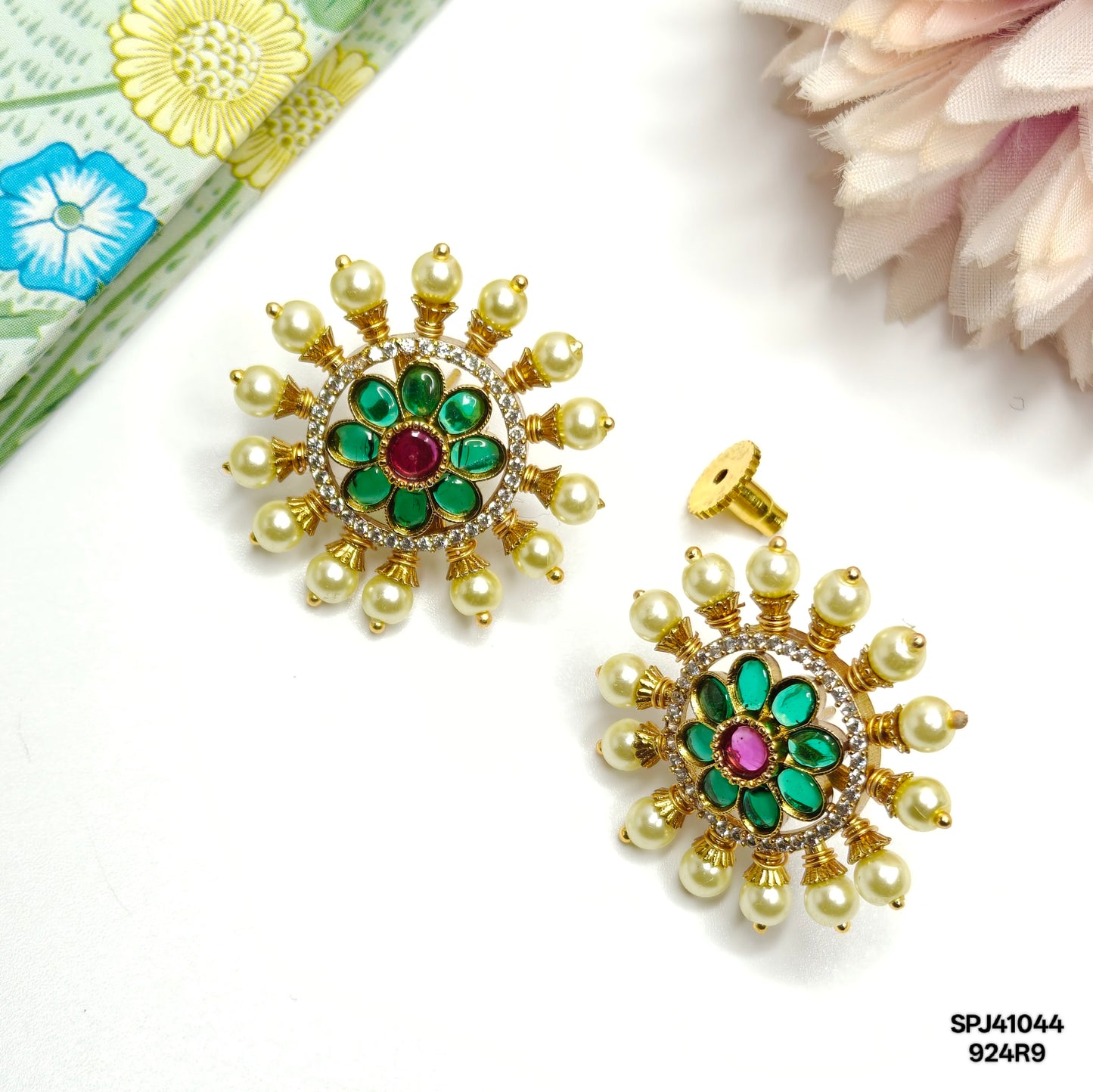 41044 Mahanati Studs Multi Green