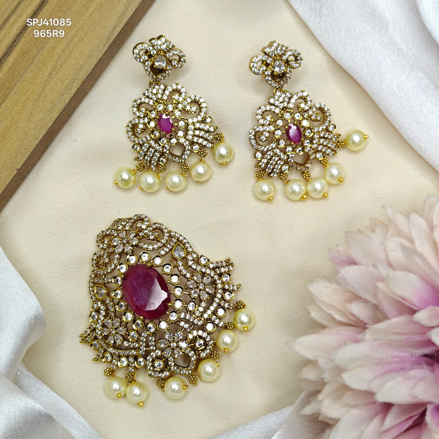 41085 Victorian Pendant Set Red