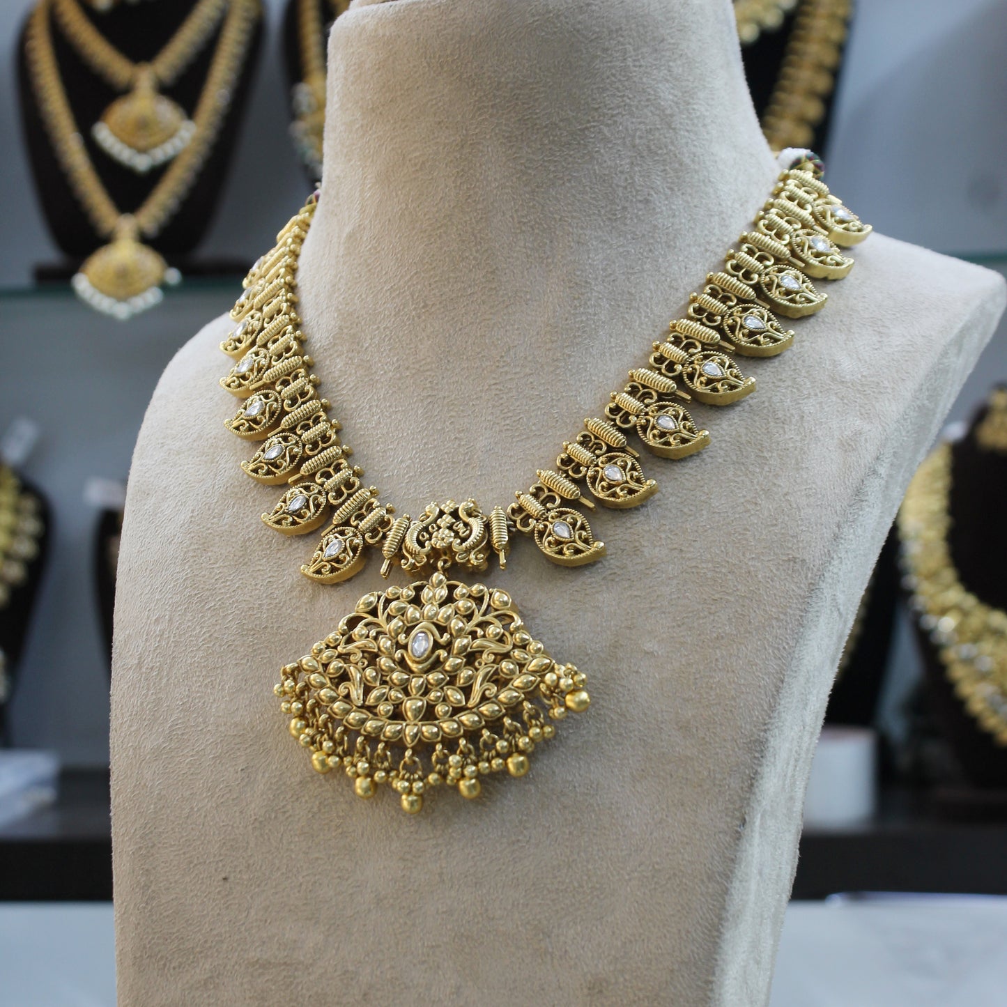 41549 Traditional Mango 2 In 1 Kundan Stone Necklace Set Short