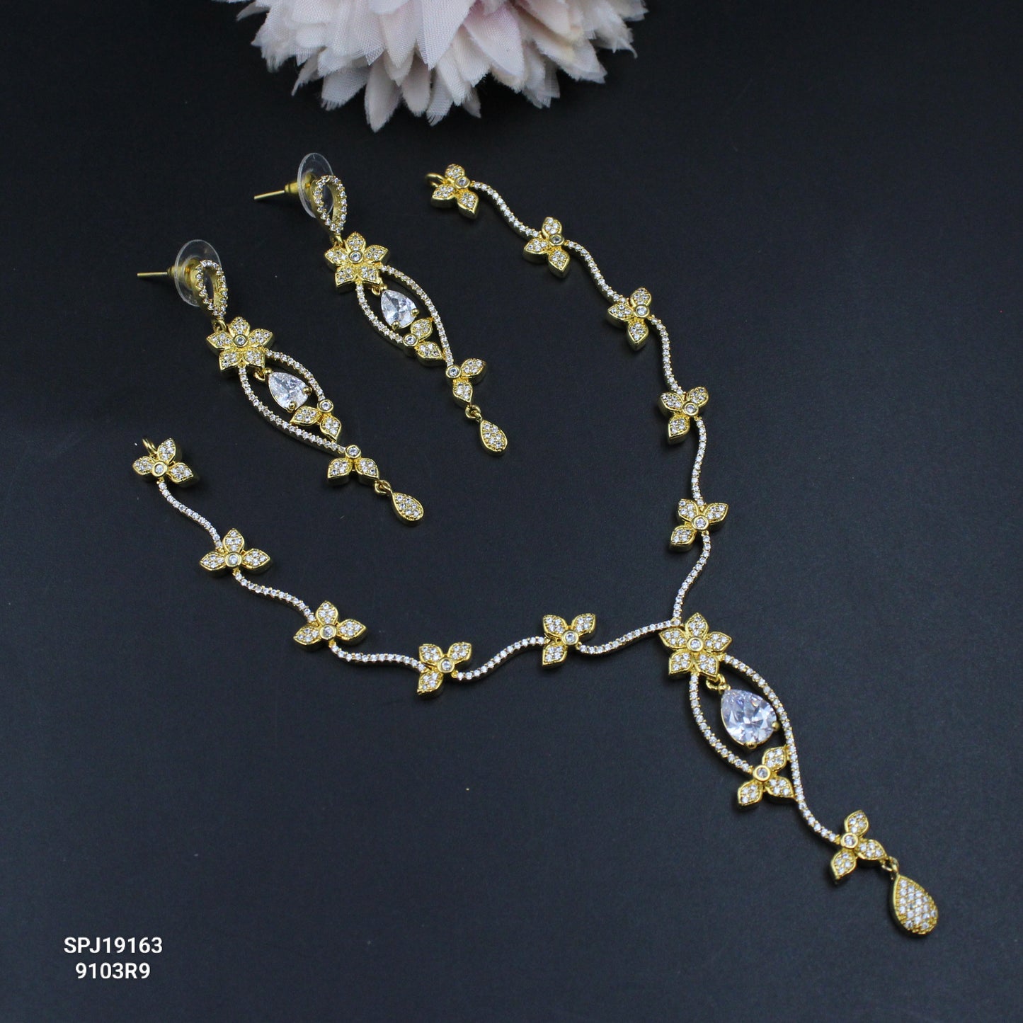 19163 GP Simple Necklace Set White