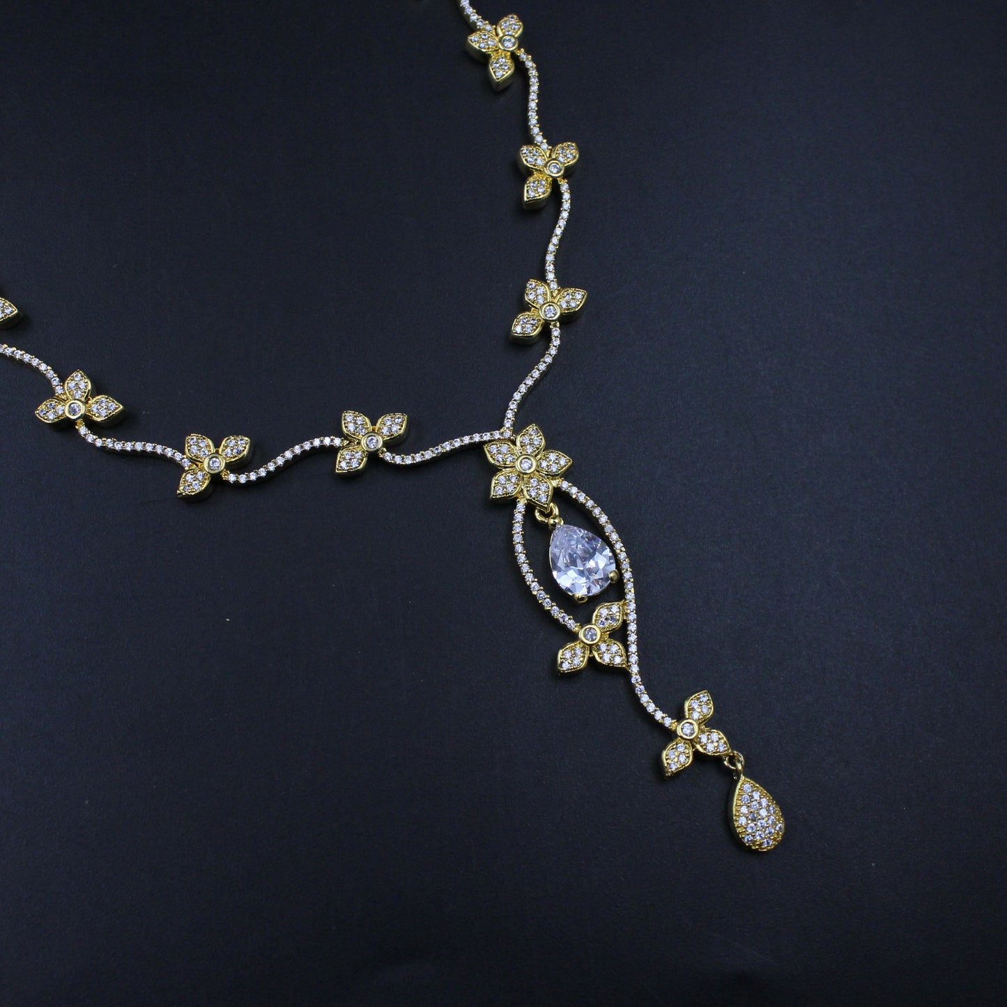 19163 GP Simple Necklace Set White