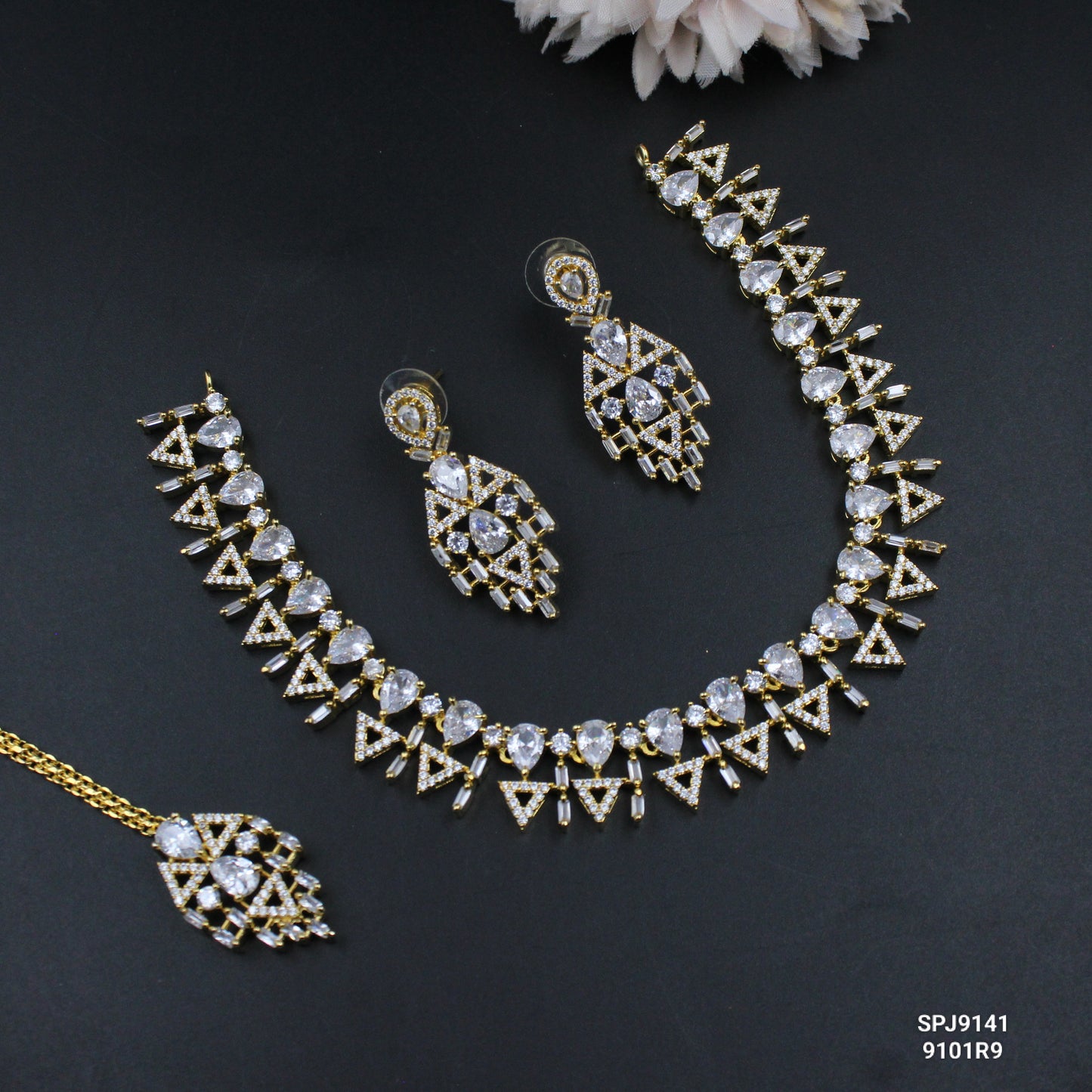 9141 GP Uncut Full White Short Necklace