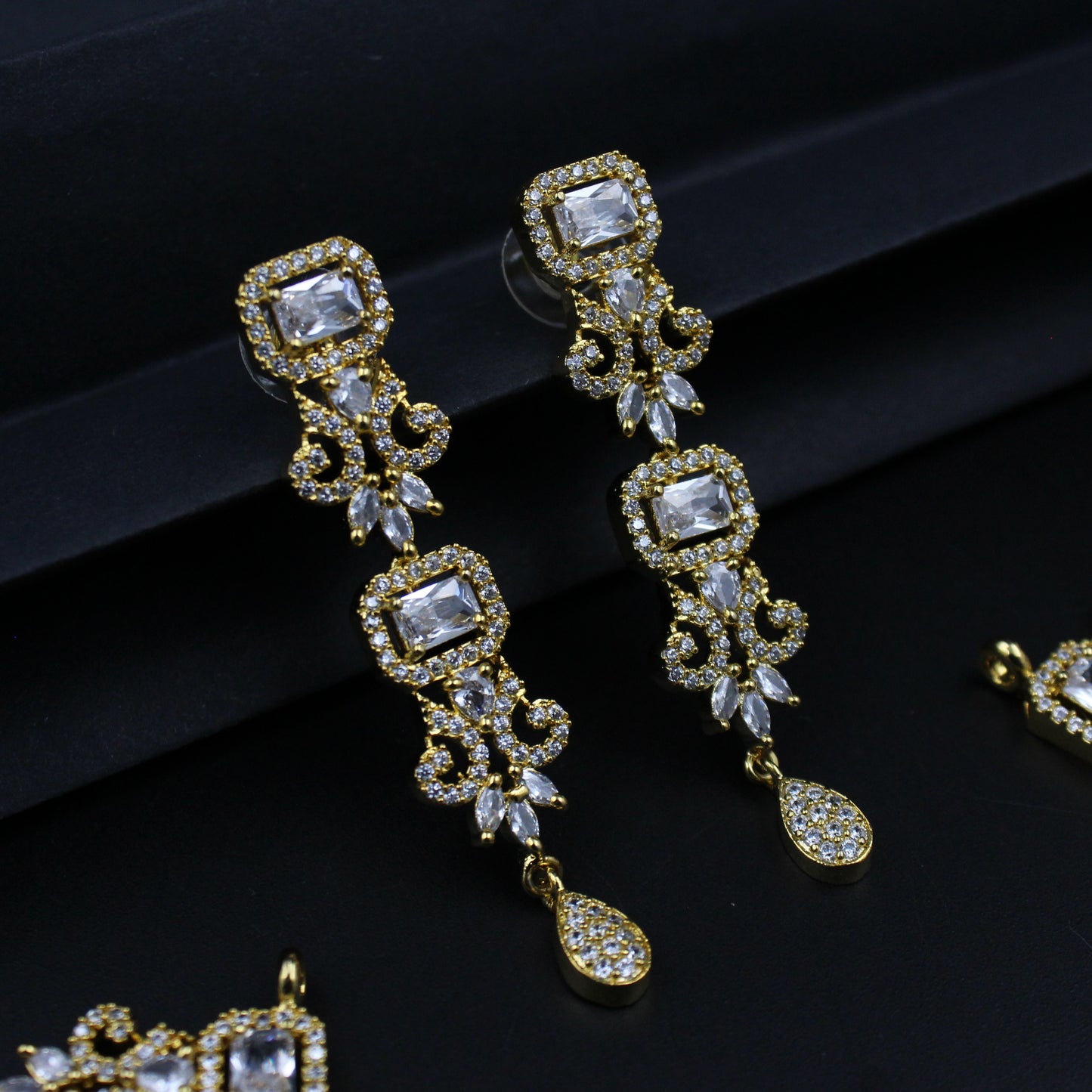 16261 GP Single Line Square Stone Short Necklace Set White