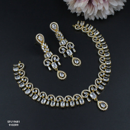 19681 GP Necklace Short White